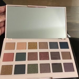 Ciate London-The Editor palette New England